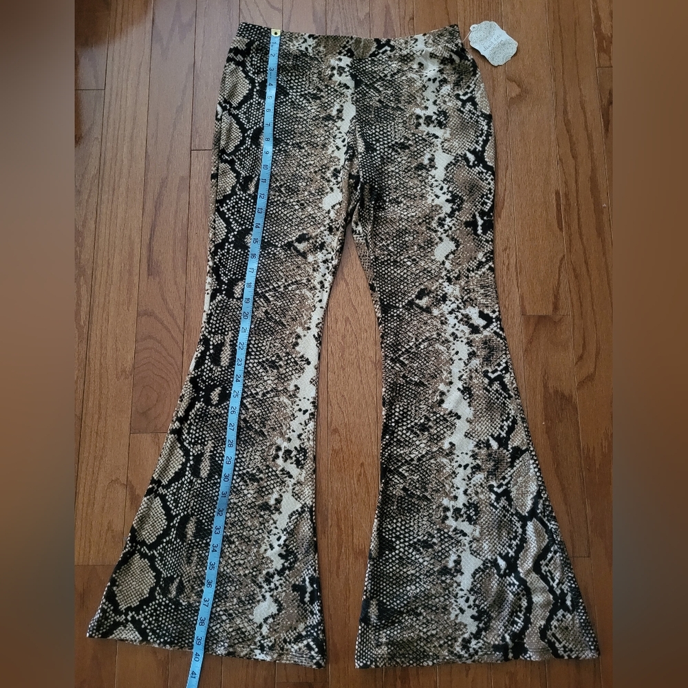 Altar'd State Flare Snake Print Flare Pants Leggings Sz L - Picture 10 of 13